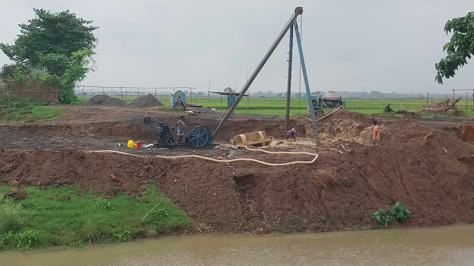 पुल के एप्रोच रोड के रैयतों ने मांगा मुआवजा, डीसी से शिकायत