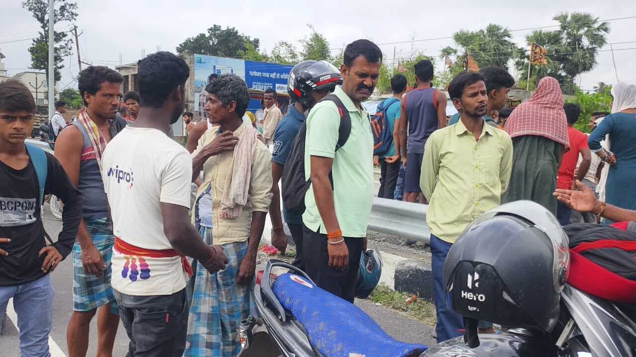 ऑटो से टकरायी बाइक, बाइक चालक की स्थिति गंभीर