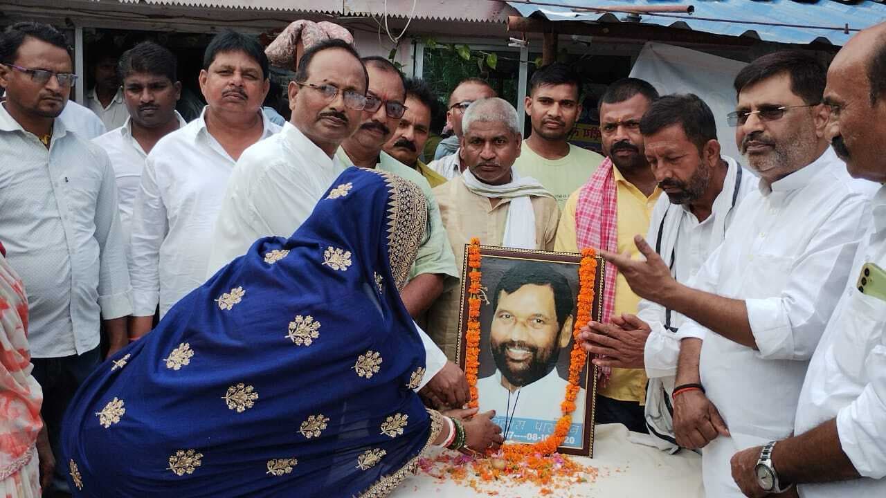 Samastipur News:जयंती पर याद किये गये रामविलास पासवान