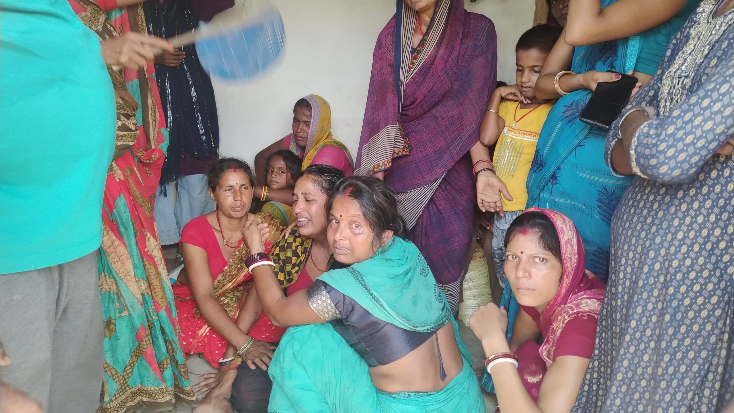 सड़क हादसे में दीपक की मौत से गांव में पसरा मातम, परिवार पर टूटा दुखों का पहाड़