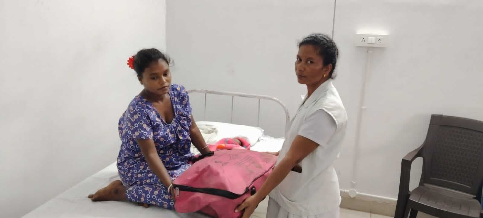 Jamshedpur news. आसनबनी पीएचसी में प्रसव सेवा शुरू