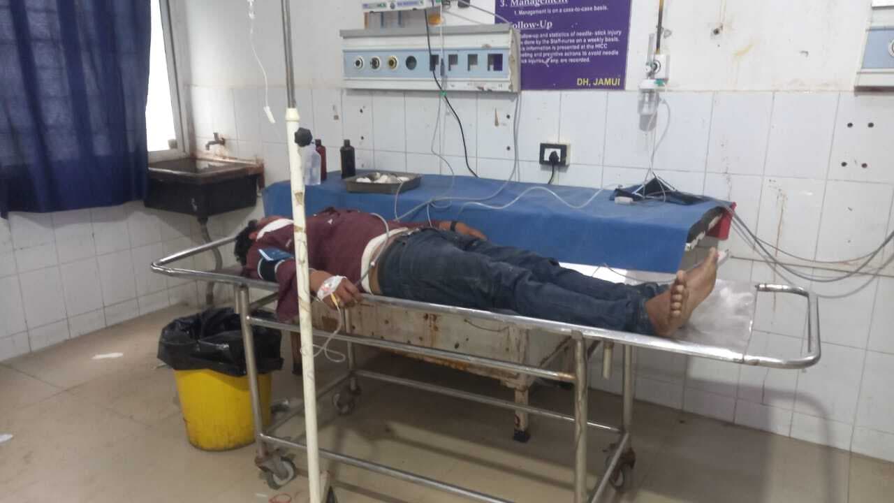 मैजिक की टक्कर से बाइक सवार युवक घायल, पटना रेफर