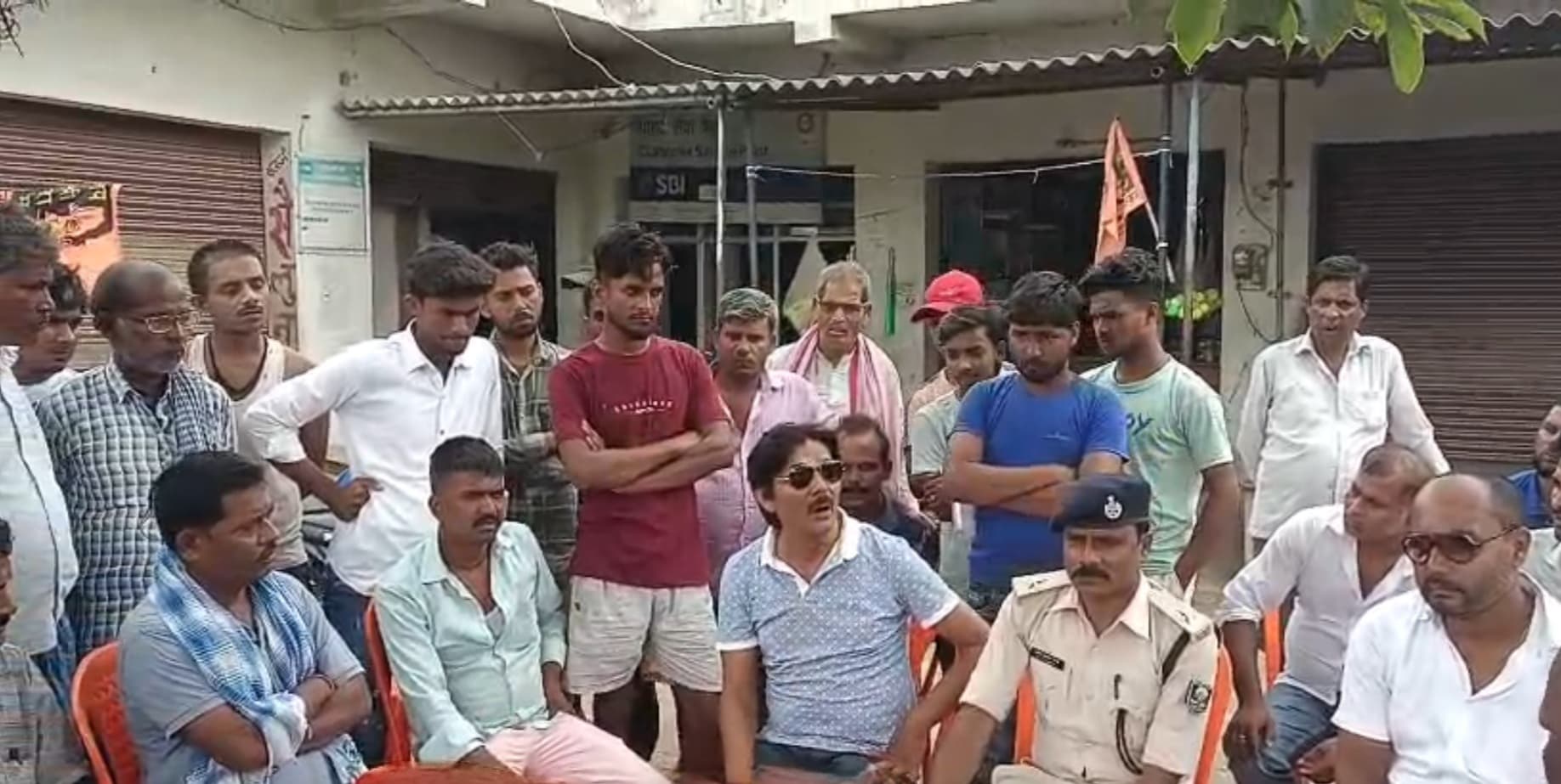 Motihari: पुलिस प्रशासन ने ग्रामीणों के साथ की बैठक