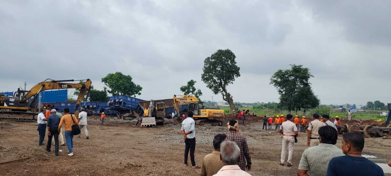 रेलवे रैक लोडिंग प्वाइंट पर ट्रैक दुरुस्त करने का काम तेज