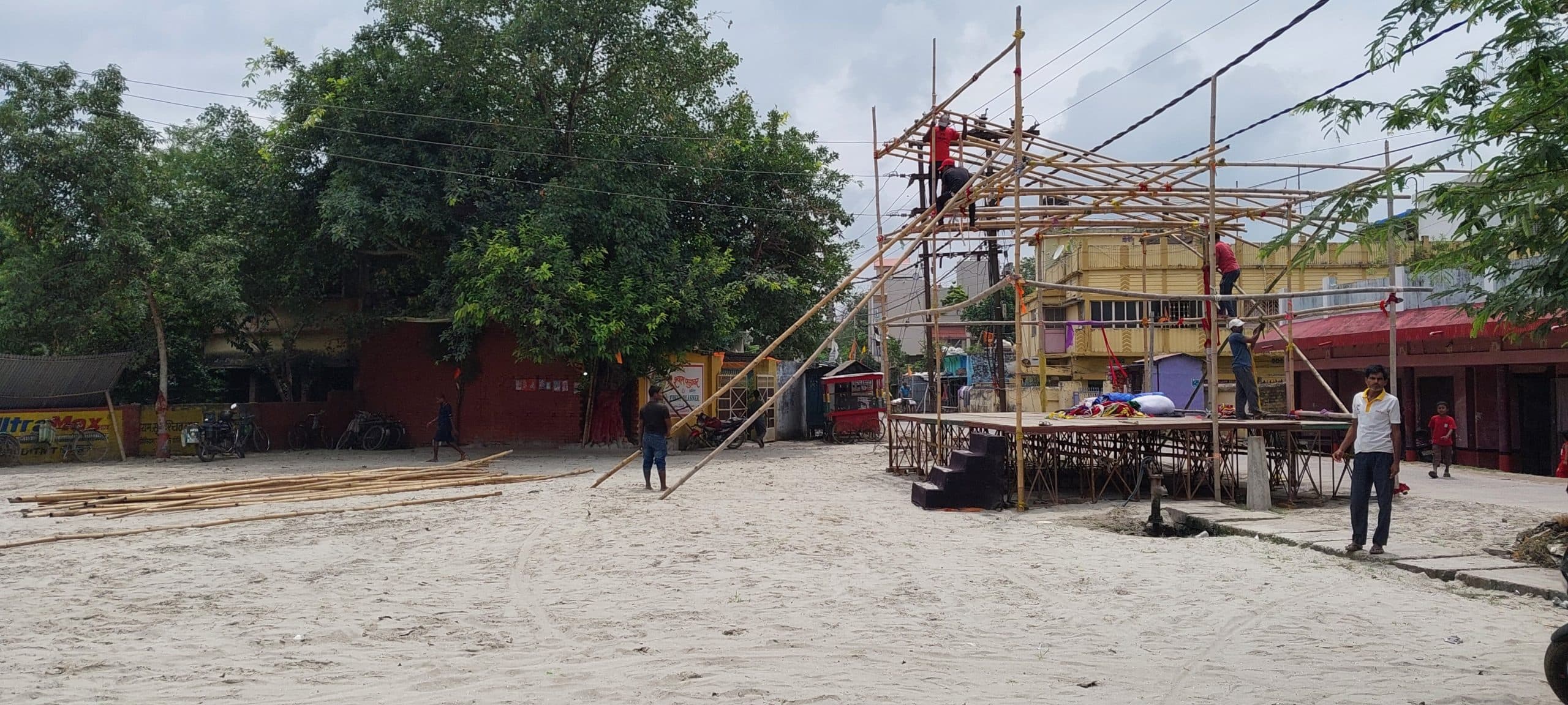 ताजिया जुलूस को लेकर मुहल्ला कमेटी की ओर से एक से बढ़कर एक ताजिया बनाया गया