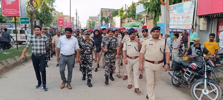 Motihari: मुहर्रम पर्व को लेकर प्रशासन ने निकाली फ्लैग मार्च