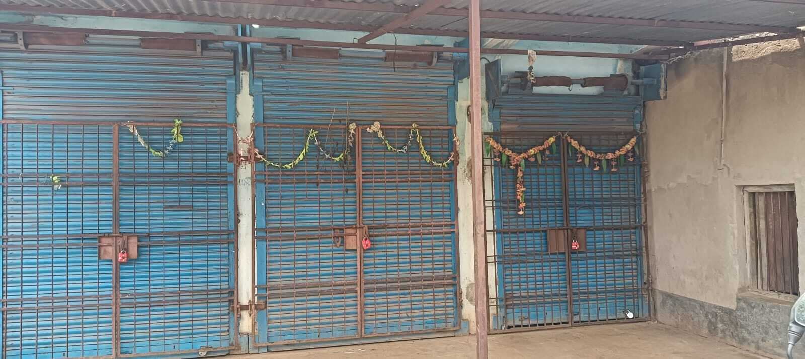 देवीपुर में शराब की छह दुकानें सील