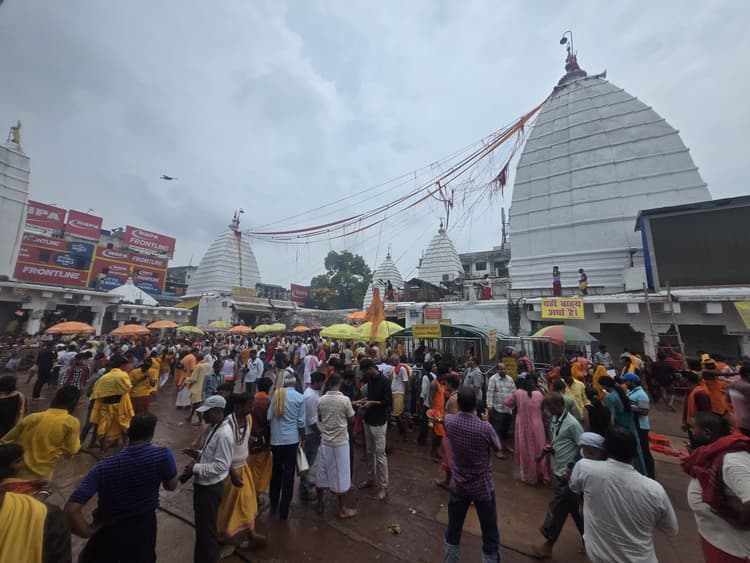 Deoghar news : बाबा मंदिर में 60 हजार श्रद्धालुओं ने किया जलार्पण