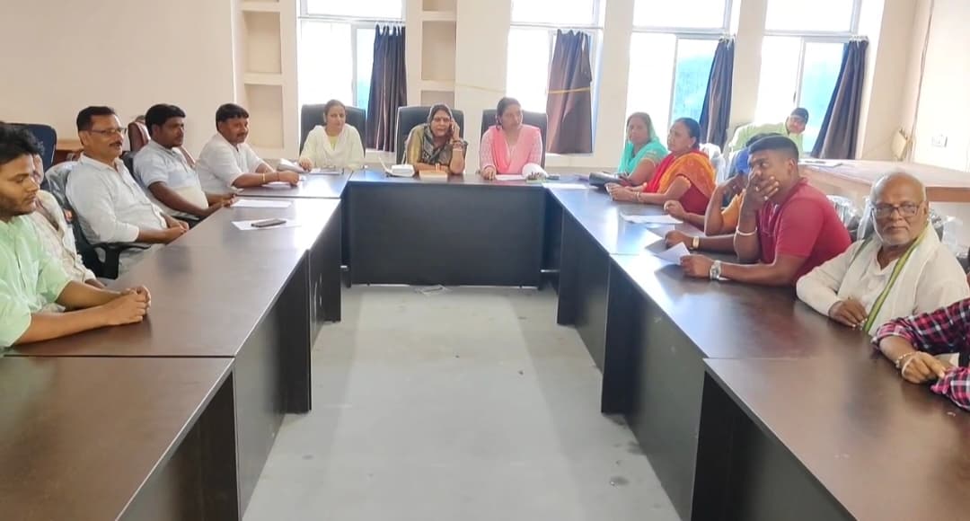 विशेष गहन पुनरीक्षण व पारिवारिक पंजी संधारण को लेकर बैठक हुई