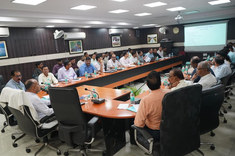 संस्थागत प्रसव, टीकाकरण, कुपोषण, परिवार नियोजन, ममता वाहन व गैर-संचारी रोगों की रोकथाम पर गंभीरता दिखायें पदाधिकारी