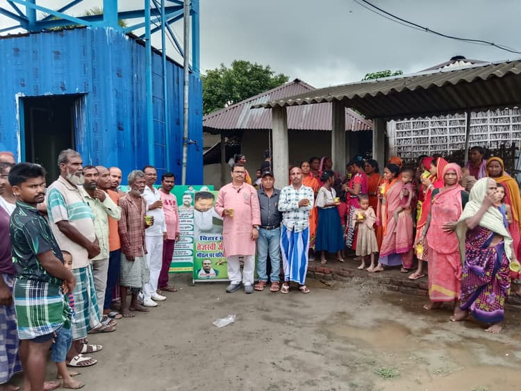 वोटर लिस्ट से गरीब, अशिक्षित, पिछड़े लोगों के नाम को हटाना चाह रही सरकार