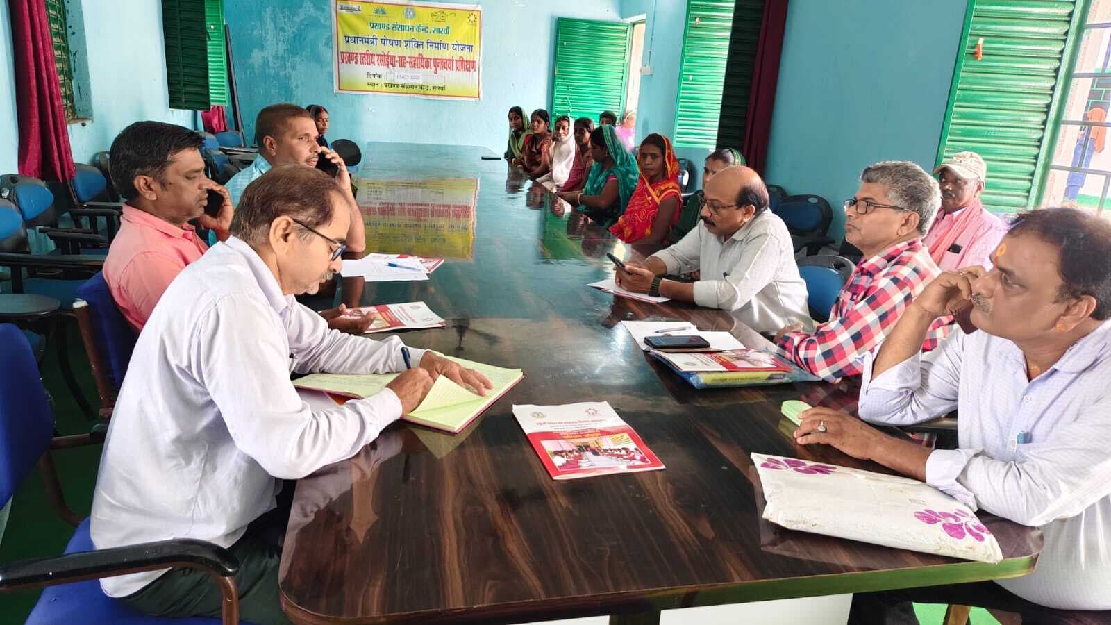 मध्याह्न भोजन में न बरतें लापरवाही : बीइइओ