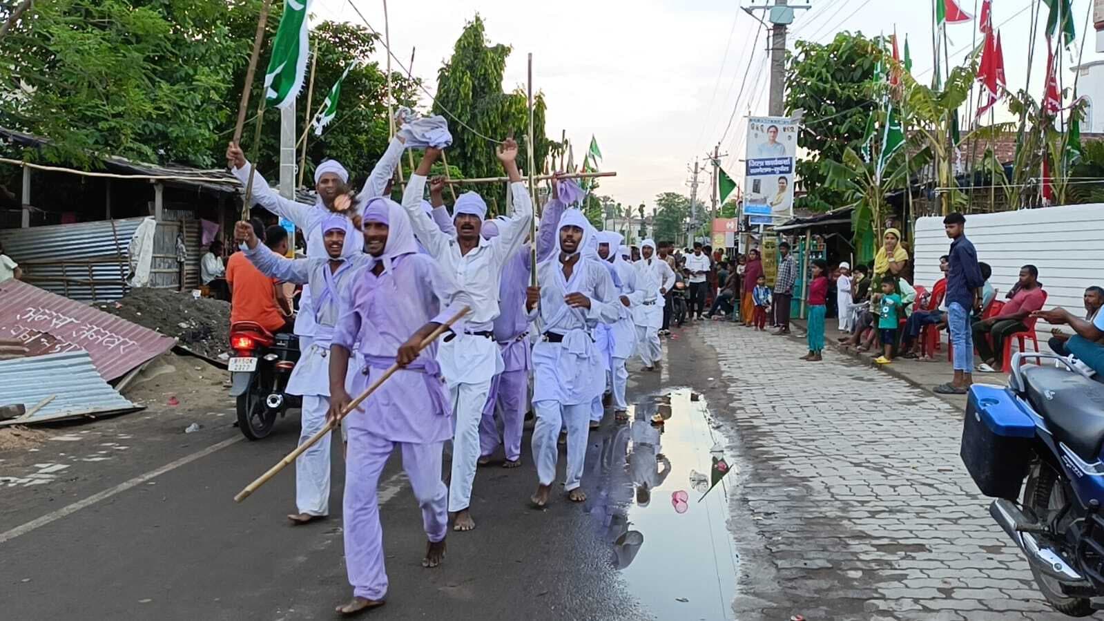 सौहार्द व बलिदान का पर्व मुहर्रम की तैयारियों में जुटे लोग