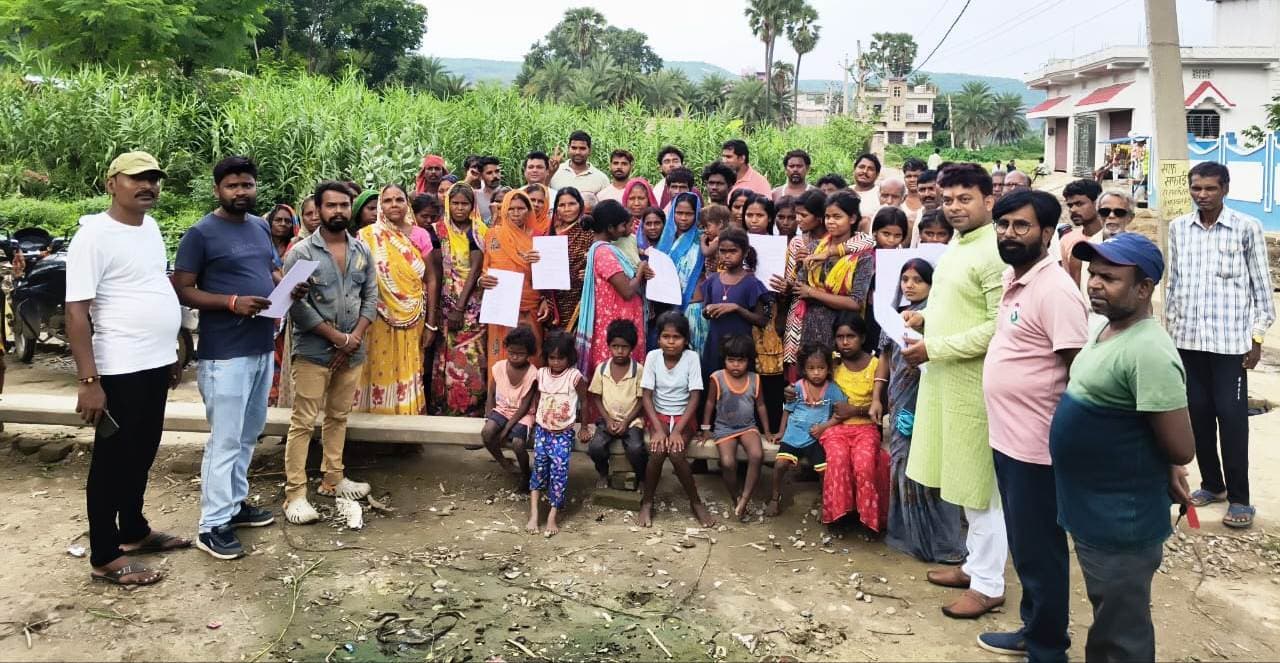 एचडब्ल्यूसी के जल्द निर्माण को लेकर ग्रामीणों ने चलाया हस्ताक्षर अभियान