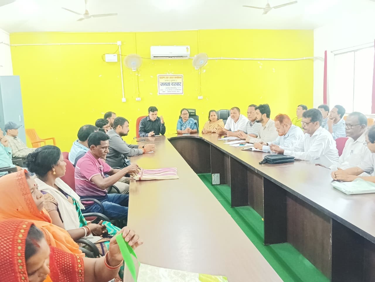 स्कूल में अनुपस्थित मिले शिक्षकों पर हो कार्रवाई