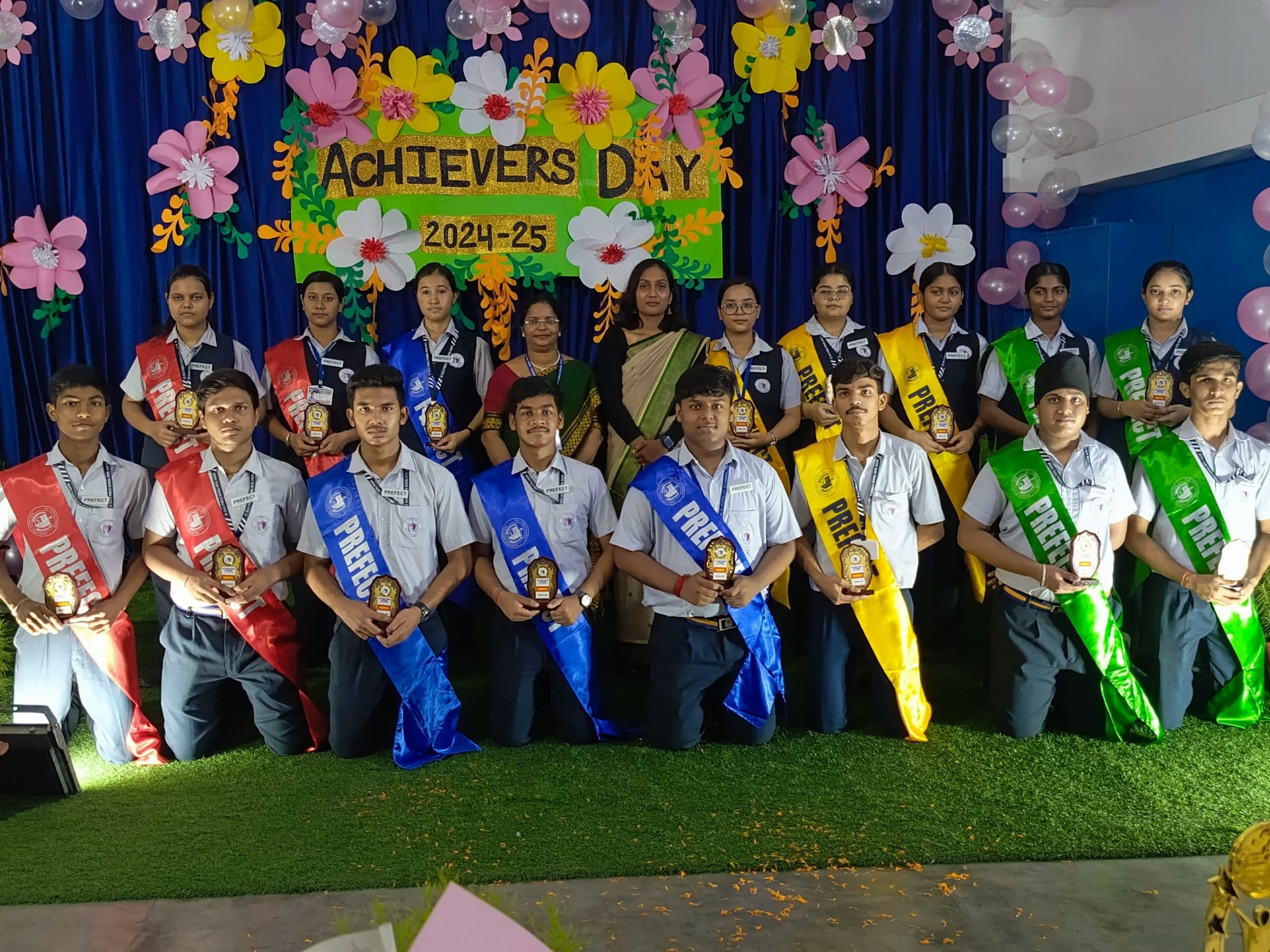 Jamshedpur news. डीएवी पब्लिक स्कूल पटेलनगर में विद्यार्थियों को मिला सम्मान