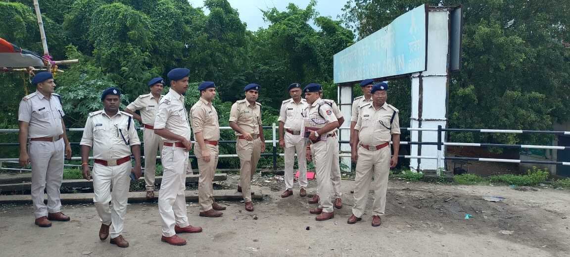 रेल पुलिस यात्रियों व श्रद्धालुओं की सुरक्षा के साथ ही सेवाभाव से करें मदद : एसआरपी