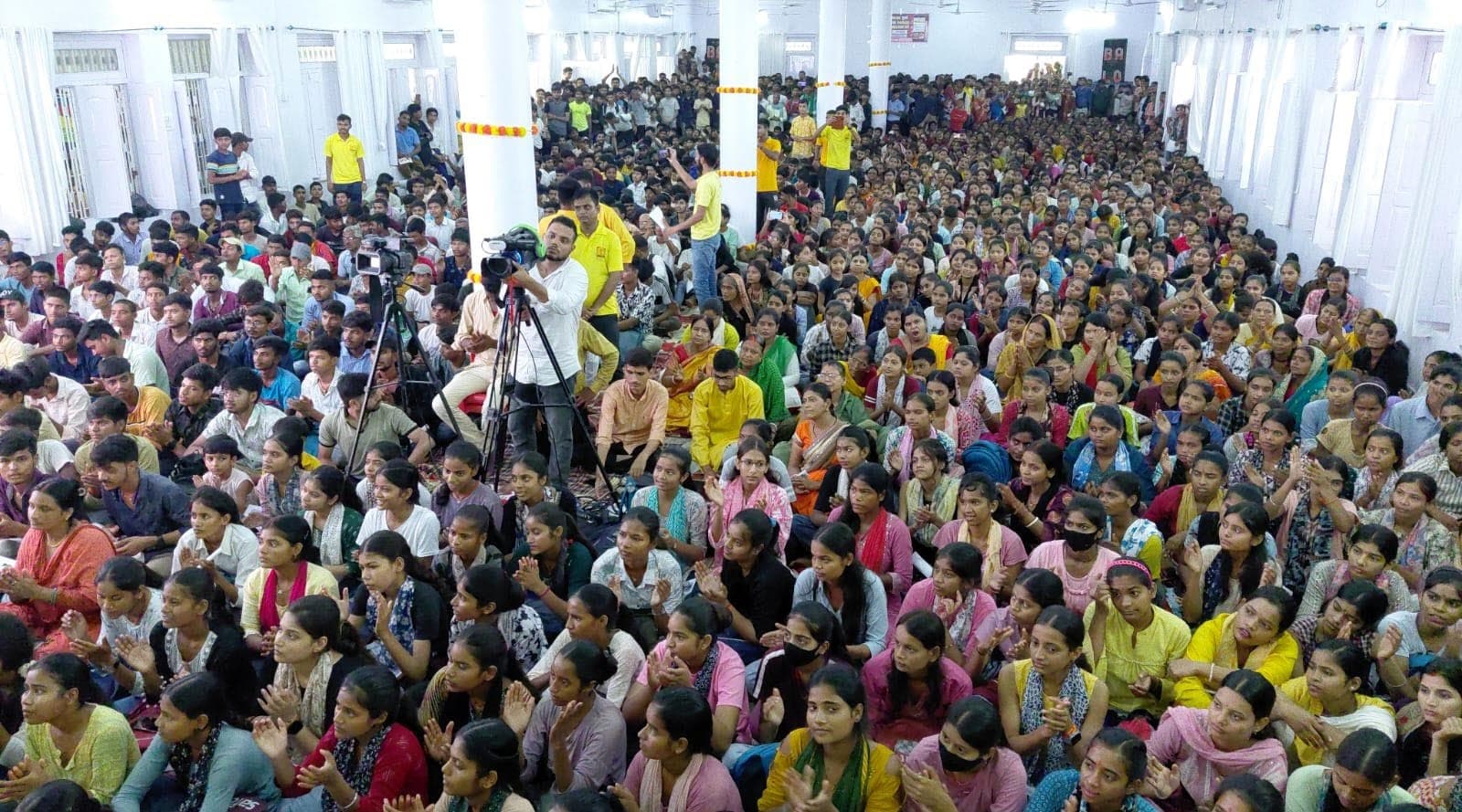 युवाओं को नियमित गायत्री मंत्र व सूर्य का ध्यान करना चाहिए : मनीष