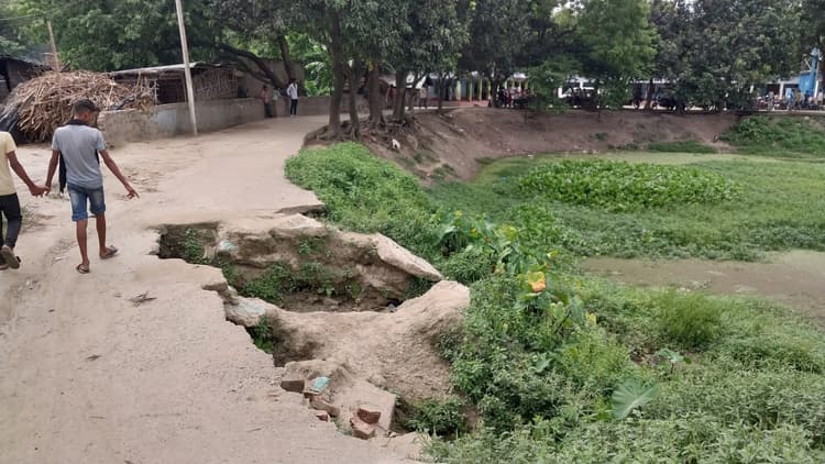 इमदादुल गुरुवा मदरसा का पहुंच पथ जर्जर