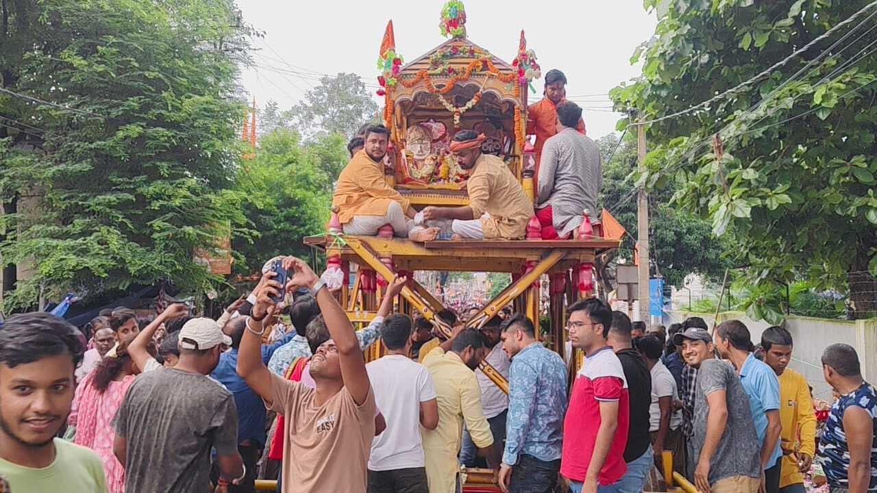 Chaibasa News : जय जगन्नाथ के जयकारे से गूंजा शहर, नौ दिनों बाद घर लौटे महाप्रभु