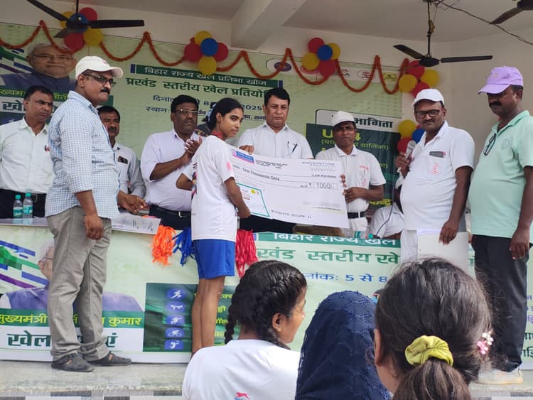 बालिका वर्ग गीता व बालक वर्ग में काशी ने 800 मीटर दौड़ में मारी बाजी