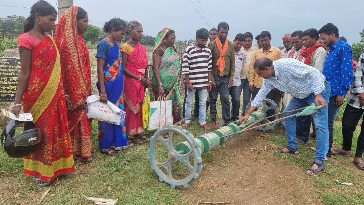 Bokaro News : ड्रम सीडर के माध्यम से करें खेती, होगा लाभ : विनय