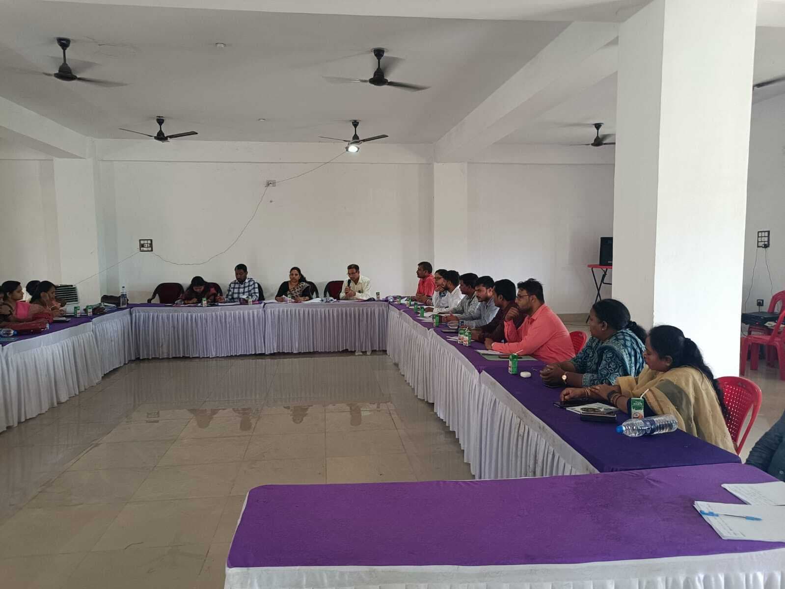 Seraikela Kharsawan News : कार्य शुरू न करने वाले संवेदकों को नोटिस, ब्लैकलिस्ट की तैयारी