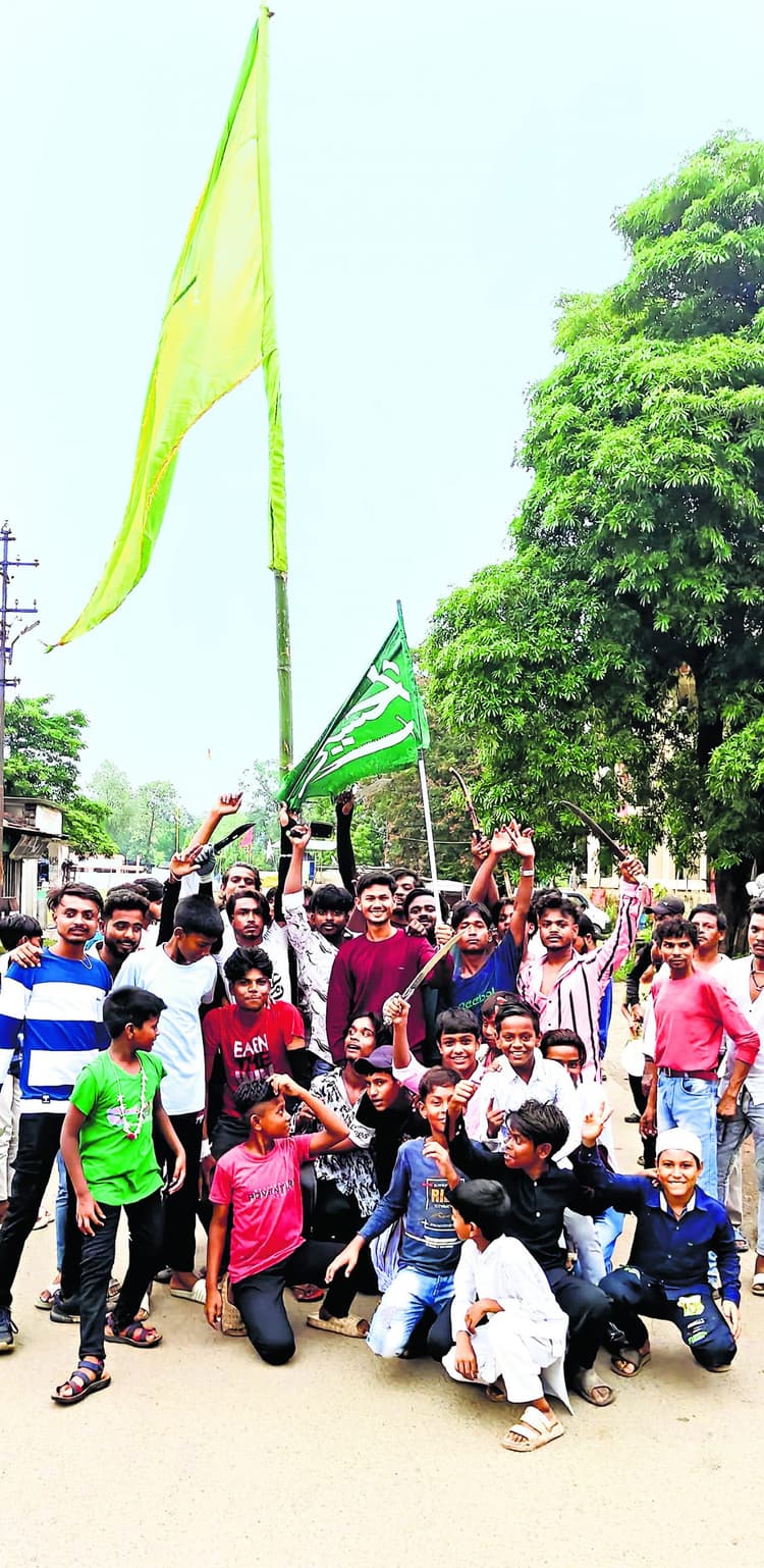 East Singhbhum News : घाटशिला- मऊभंडार में ताजिया अखाड़ा जुलूस को लेकर तैयारी पूरी