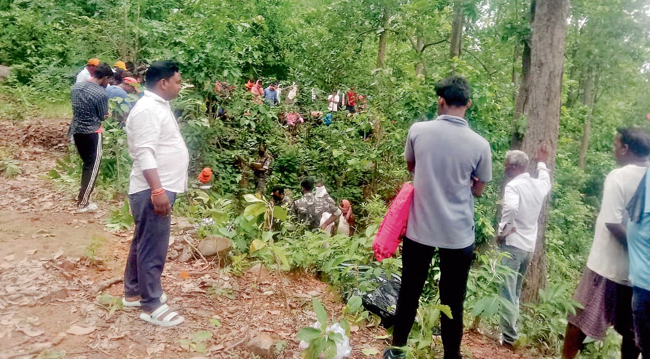 East Singhbhum News : पत्थर से दबी लाश बरामदगी में अज्ञात पर हत्या का मामला दर्ज