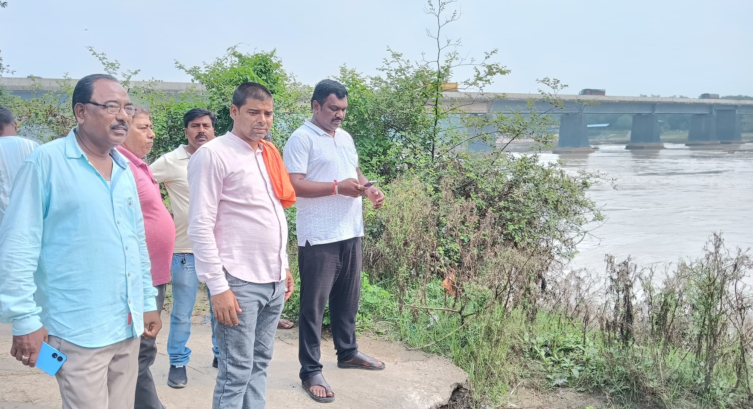 Bokaro News : दामोदर नदी में कूदे युवक का नहीं चला पता, तलाश जारी