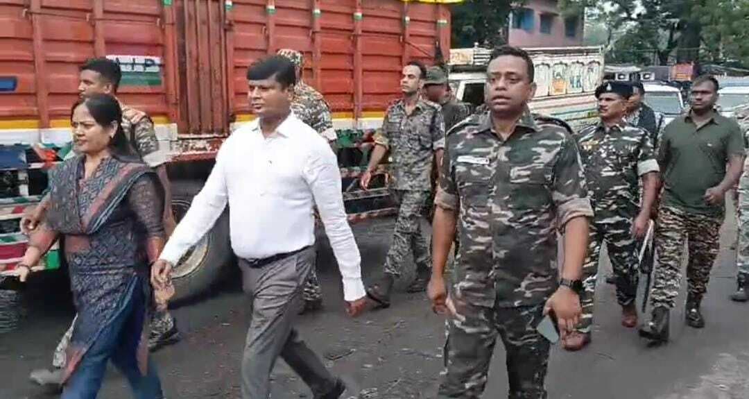 Giridih News :बगोदर में निकला फ्लैग मार्च, लोगों से शांतिपूर्वक पर्व मनाने का आह्वान