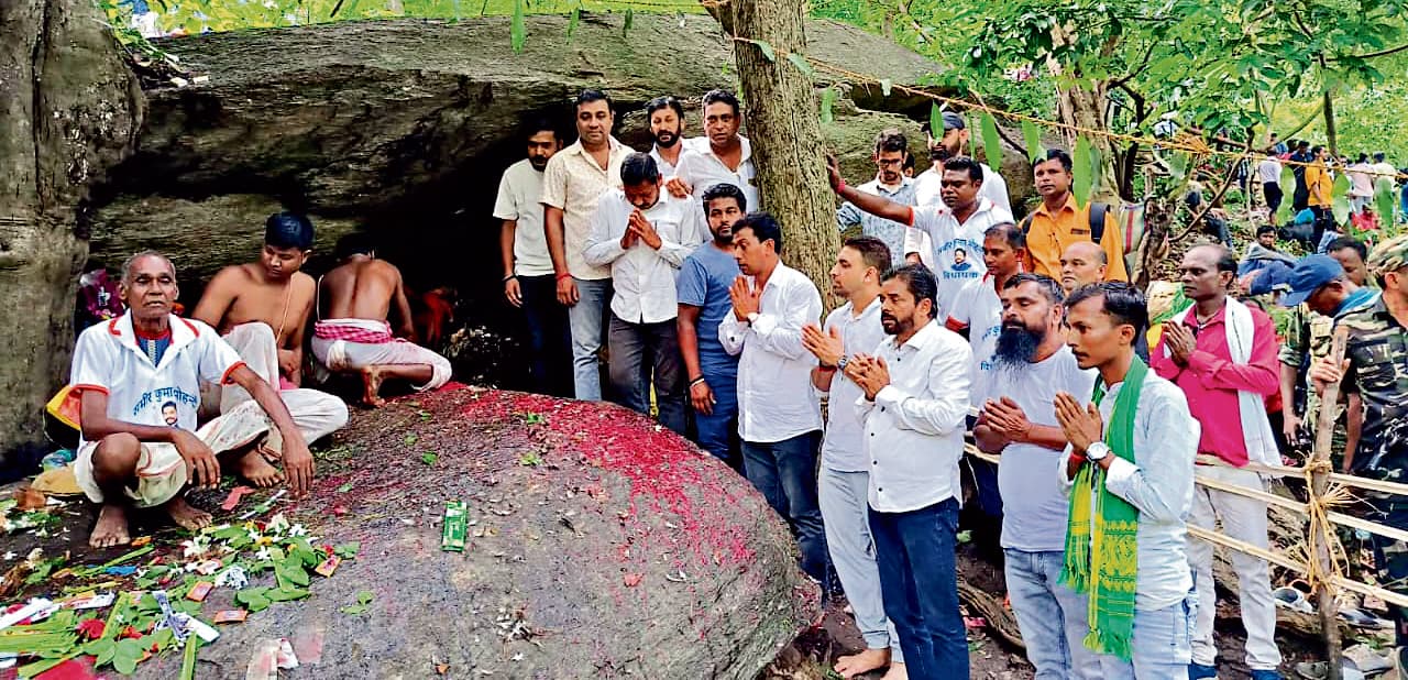 East Singhbhum News : कनाईश्वर पहाड़ पूजा में बंगाल, झारखंड व ओडिशा के हजारों श्रद्धालु हुए शामिल