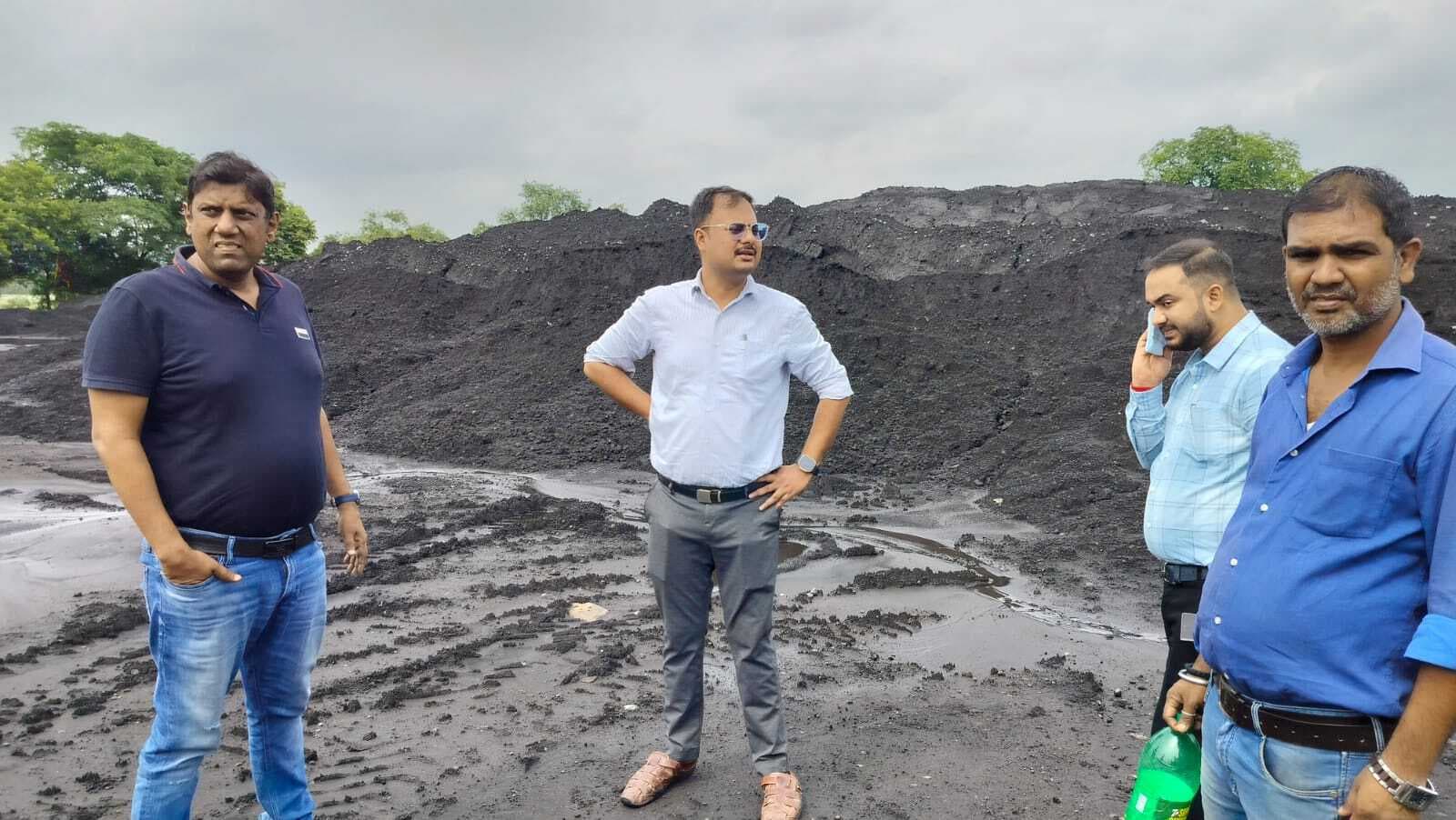 East Singhbhum News : पोटका के तुड़ी में कोयला के अवैध भंडारण का खुलासा