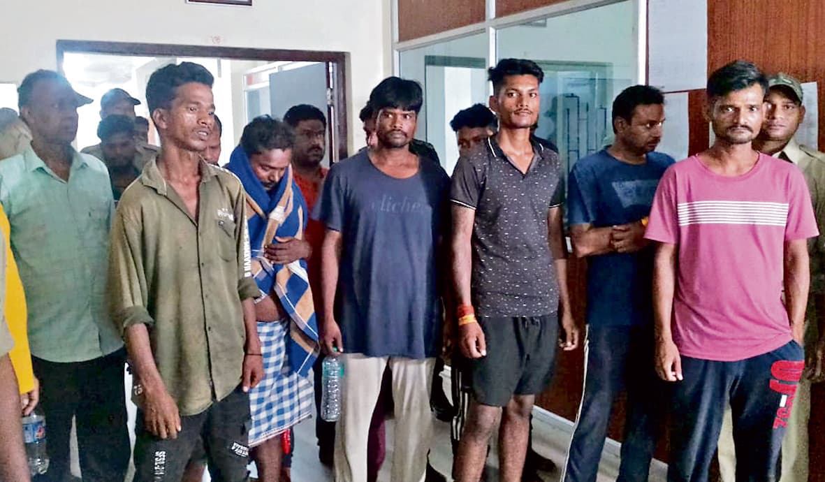 Sambalpur News: बिजली तार और ट्रांसफाॅर्मर चोरी करने वाले गिरोह का भंडाफोड़, 14 गिरफ्तार