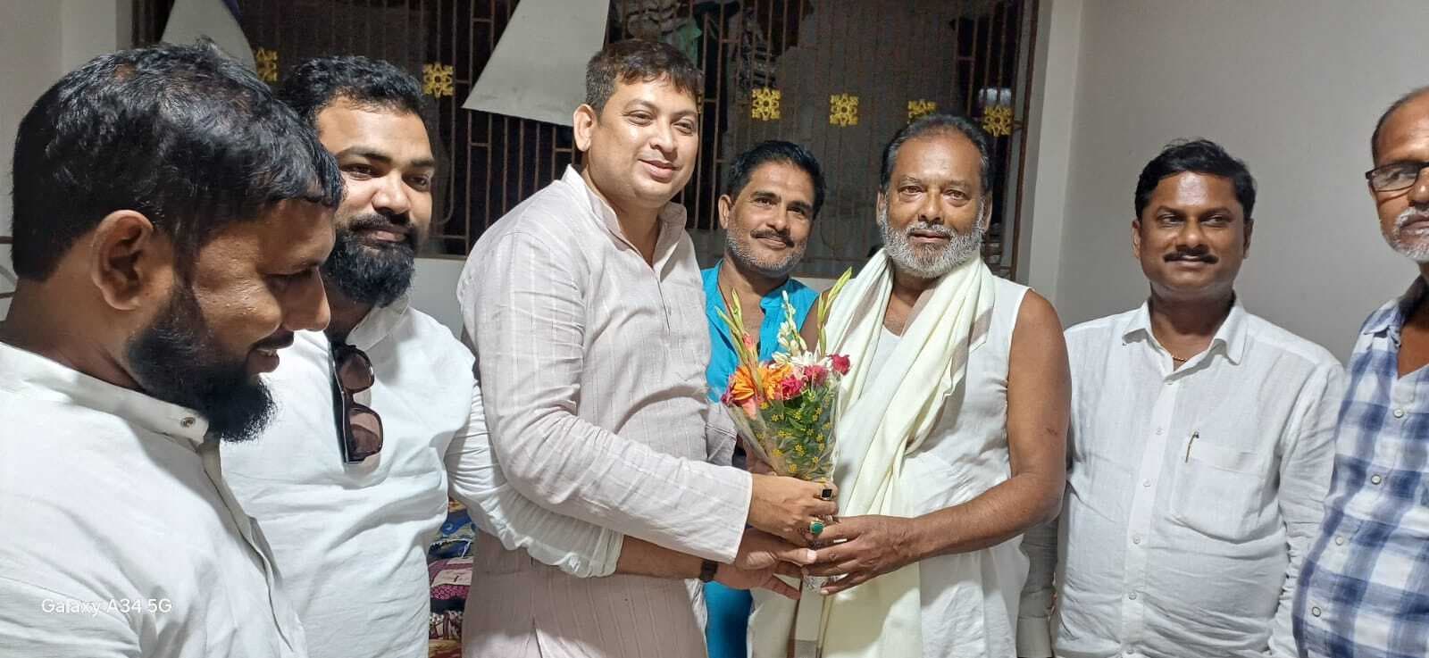 जदयू कार्यकारी जिलाध्यक्ष  फैसल को बधाई देने की लगी होड़