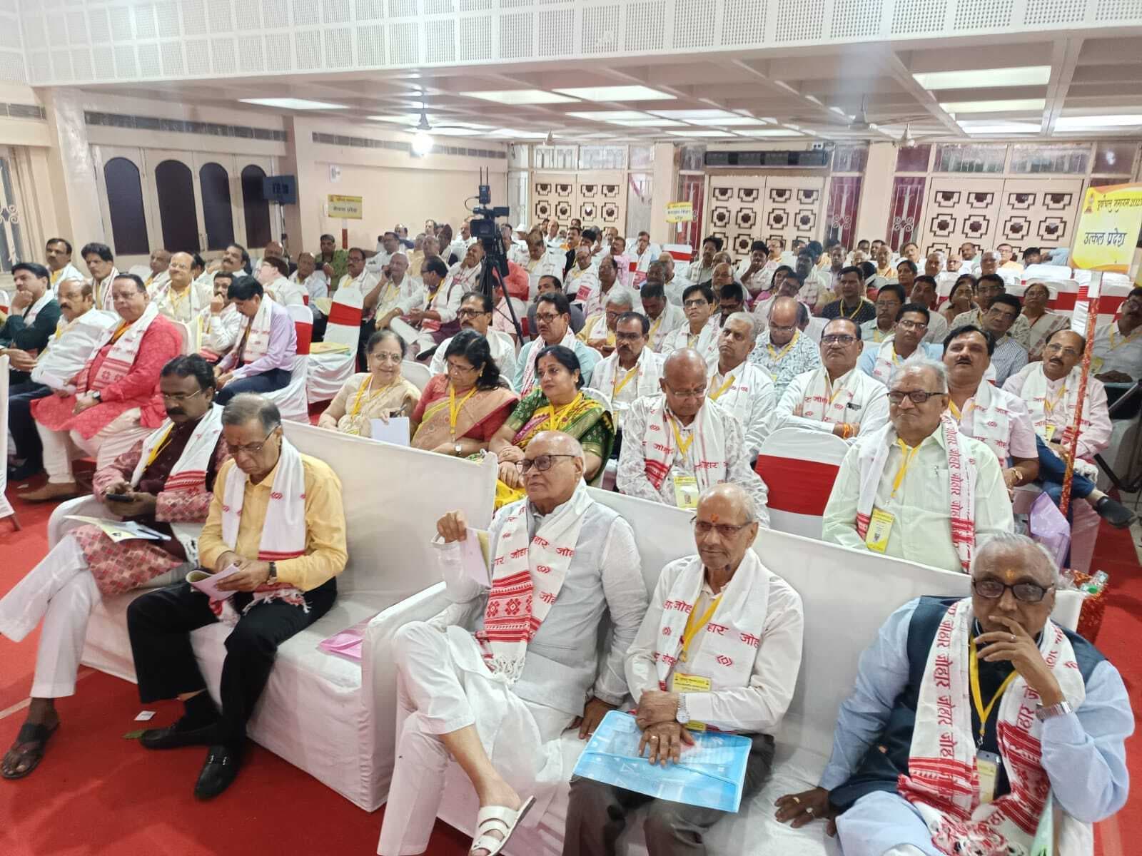 Ranchi News : समाजसेवा को राजनीति से अलग रखें : किशोर गांधी