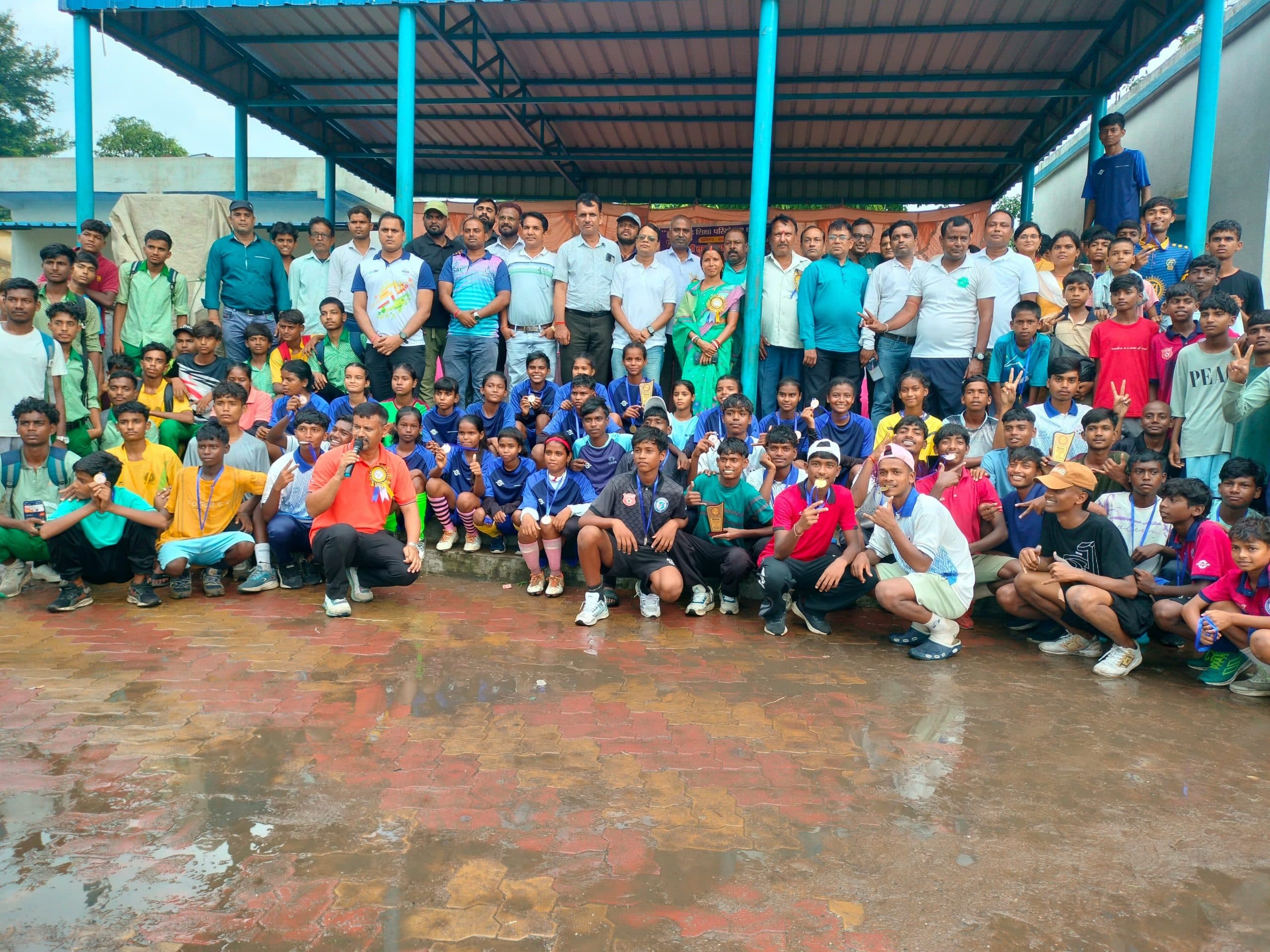 Dhanbad News: पीएमश्री बीटीएम उच्च विद्यालय मलकेरा बना ओवरऑल विजेता