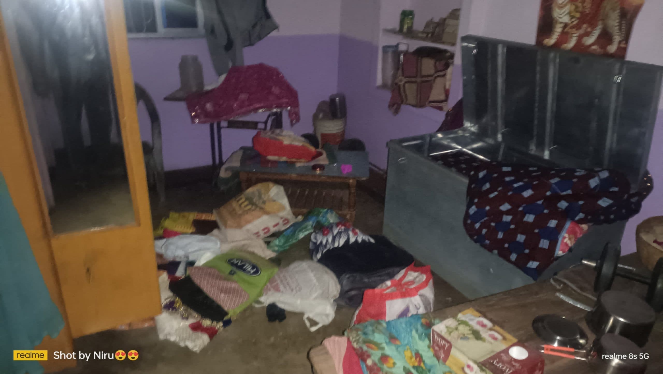 Dhanbad News: खोनाठी बस्ती के दो घरों का ताला तोड़ पांच लाख की संपत्ति चोरी