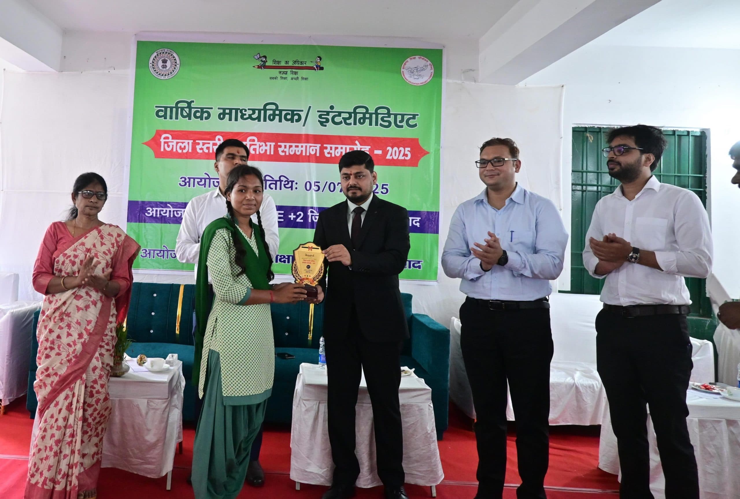 Dhanbad News: हर बच्चे को गुणवत्तापूर्ण शिक्षा के लिए प्रयत्नशील हैं मुख्यमंत्री : उपायुक्त