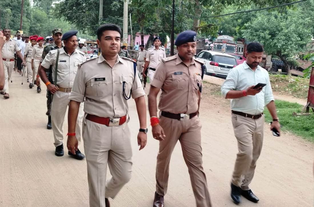 मुहर्रम को लेकर निकाला फ्लैग मार्च