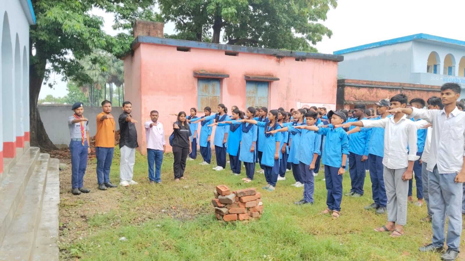 स्काउट गाइड के छह दिवसीय प्रशिक्षण में सीखा अनुशासन का पाठ