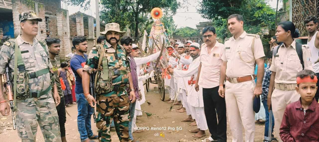 महेशपुर में निकाला गया जुलूस, मौजूद रहे पुलिस पदाधिकारी