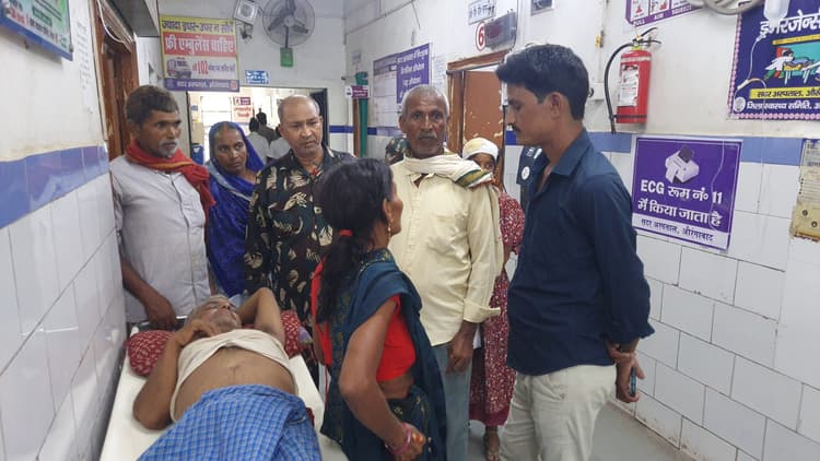 ओबरा के सिहुड़ी में मारपीट, पति-पत्नी समेत चार जख्मी