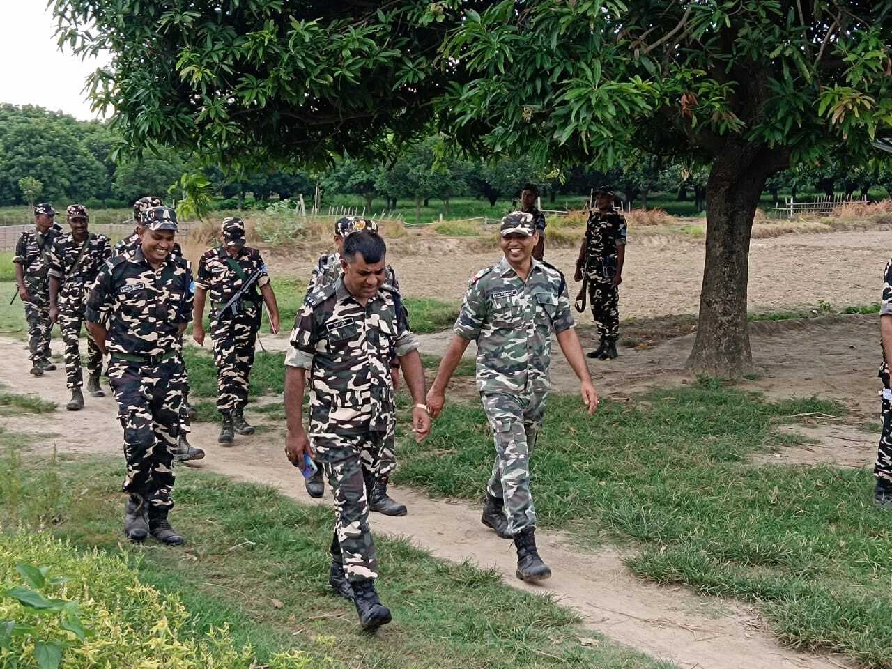 Motihari: मुहर्रम को लेकर एसएसबी ने लगाया सीमा पर गश्त