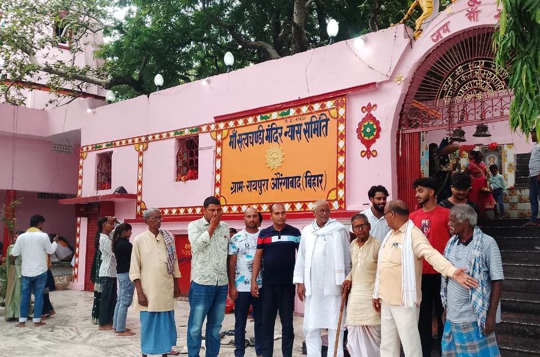 शतचंडी धाम में हजारों भक्तों ने किया दर्शन