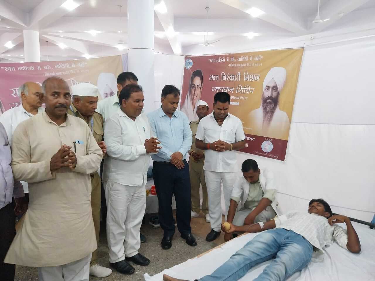 शिविर में 32 लोगों ने किया रक्तदान