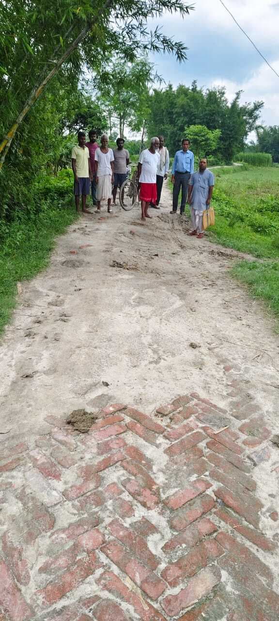 कोरियापट्टी पूरब पंचायत में सड़कों की हालत बदहाल, ग्रामीणों में आक्रोश