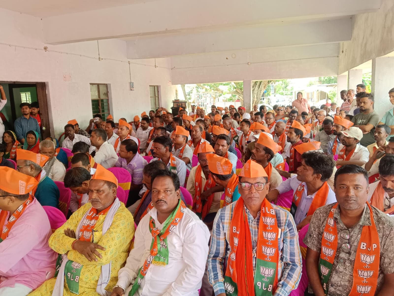 योजनाओं को जन-जन तक पहुंचाएं : सांसद