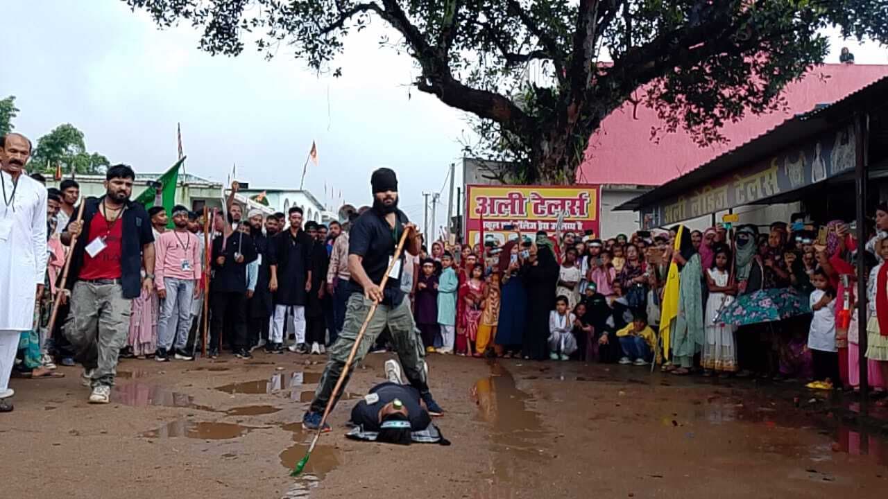 कर्रा में निकाला गया मुहर्रम का जुलूस