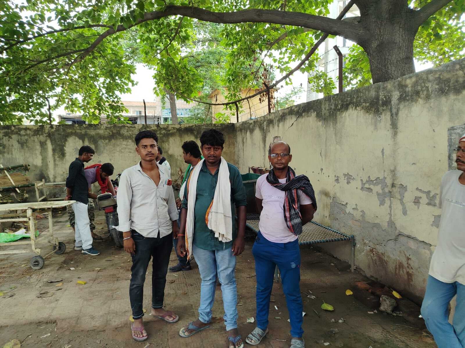 hajipur news. ऑटो पलटने से मृत सवारी की हुई पहचान